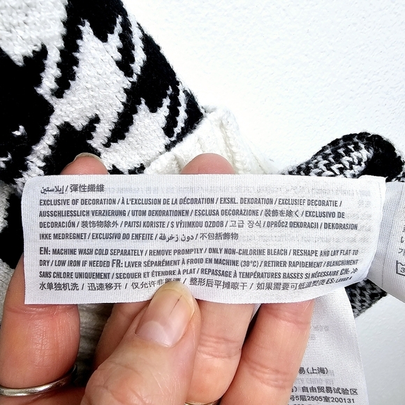 Hollister Black & White Houndstooth Sweater Vest - Picture 7 of 7